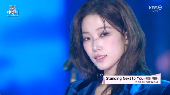 노란 수영복에 섹시한 몸매 어필하는 존예 처자