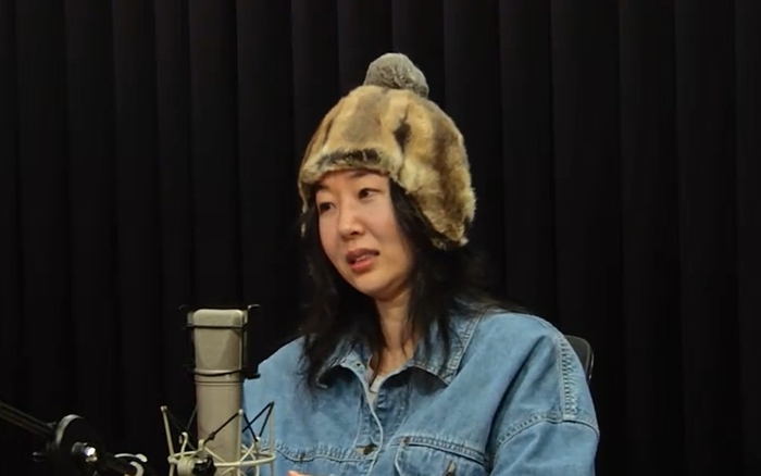 노란 수영복에 섹시한 몸매 어필하는 존예 처자