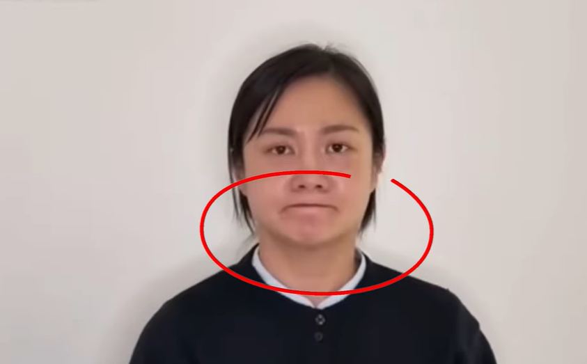 노란 수영복에 섹시한 몸매 어필하는 존예 처자