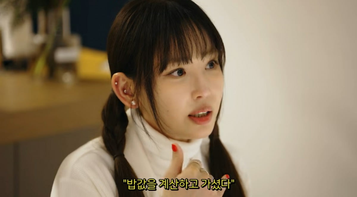 노란 수영복에 섹시한 몸매 어필하는 존예 처자