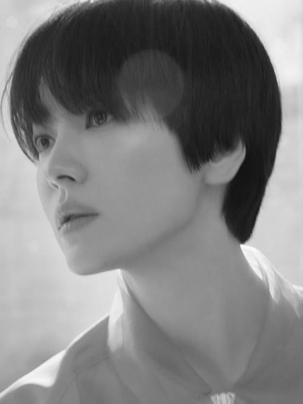 노란 수영복에 섹시한 몸매 어필하는 존예 처자