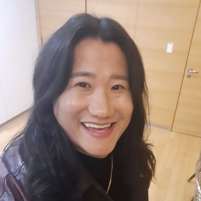 노란 수영복에 섹시한 몸매 어필하는 존예 처자