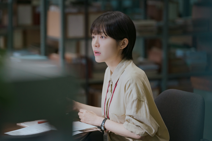 노란 수영복에 섹시한 몸매 어필하는 존예 처자