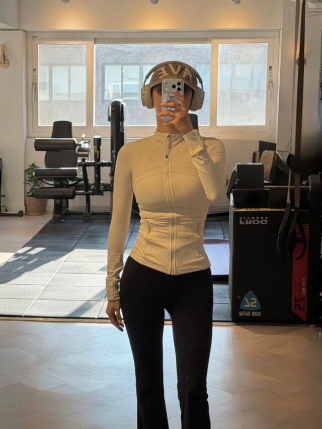 노란 수영복에 섹시한 몸매 어필하는 존예 처자