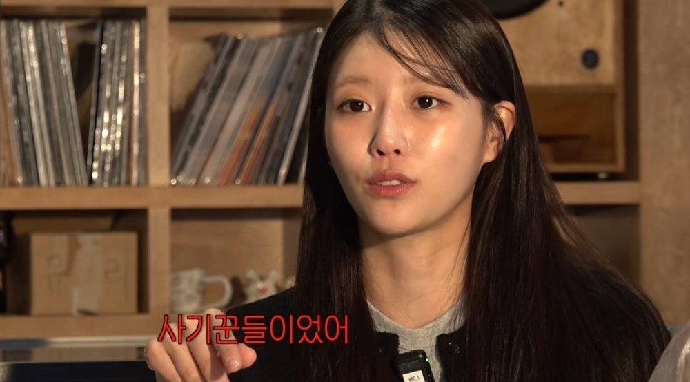 노란 수영복에 섹시한 몸매 어필하는 존예 처자