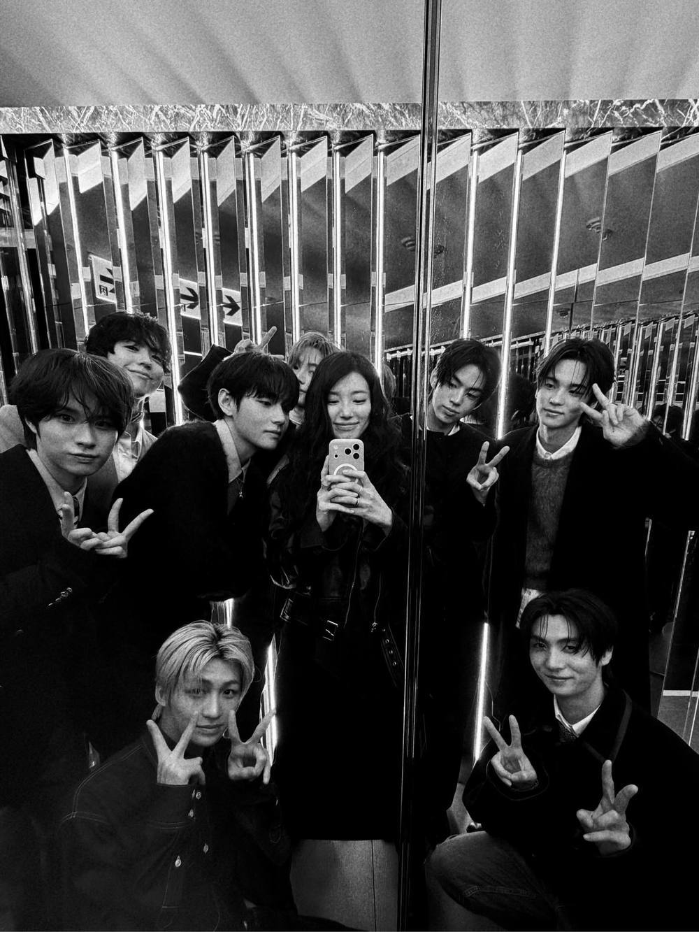 노란 수영복에 섹시한 몸매 어필하는 존예 처자