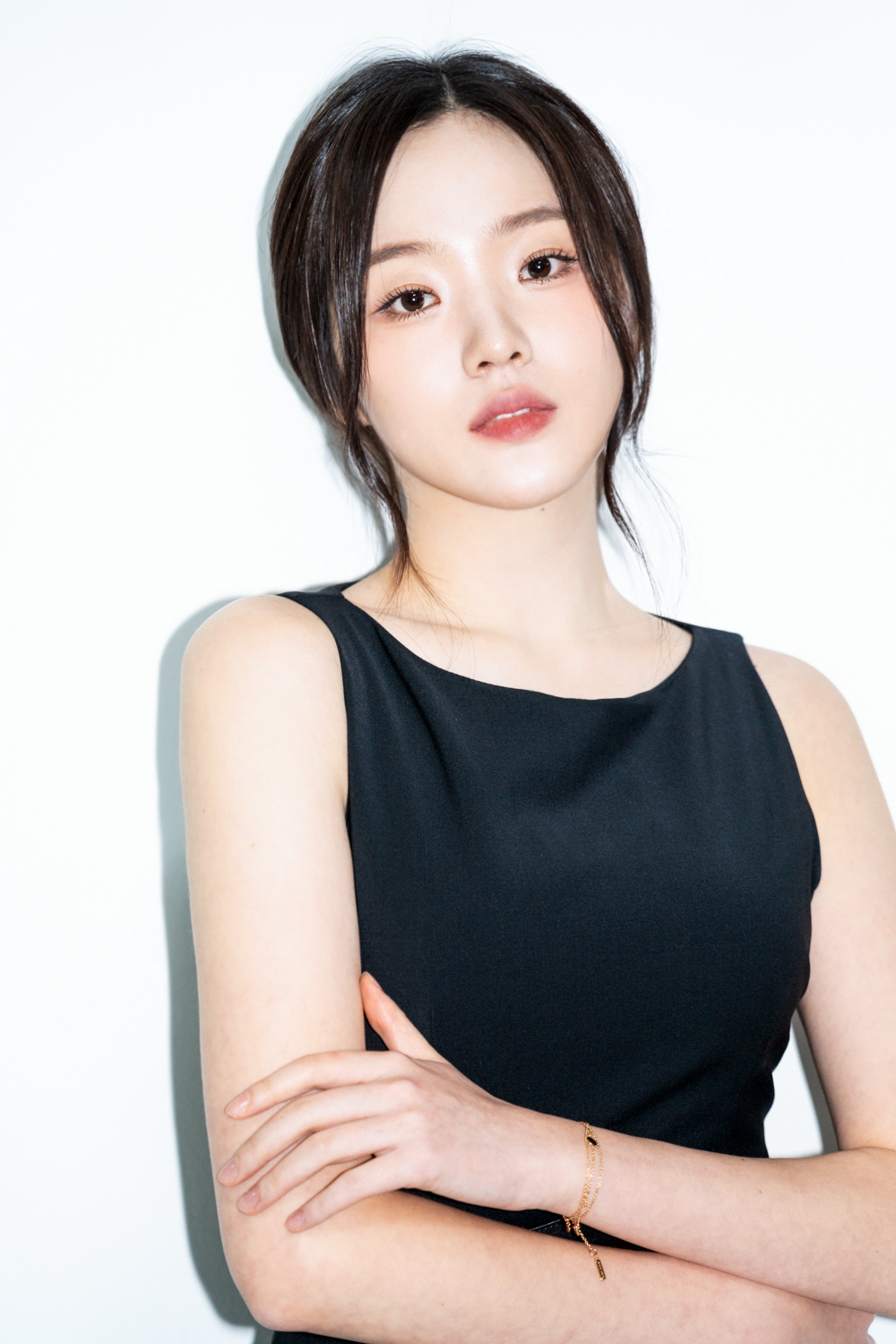 노란 수영복에 섹시한 몸매 어필하는 존예 처자