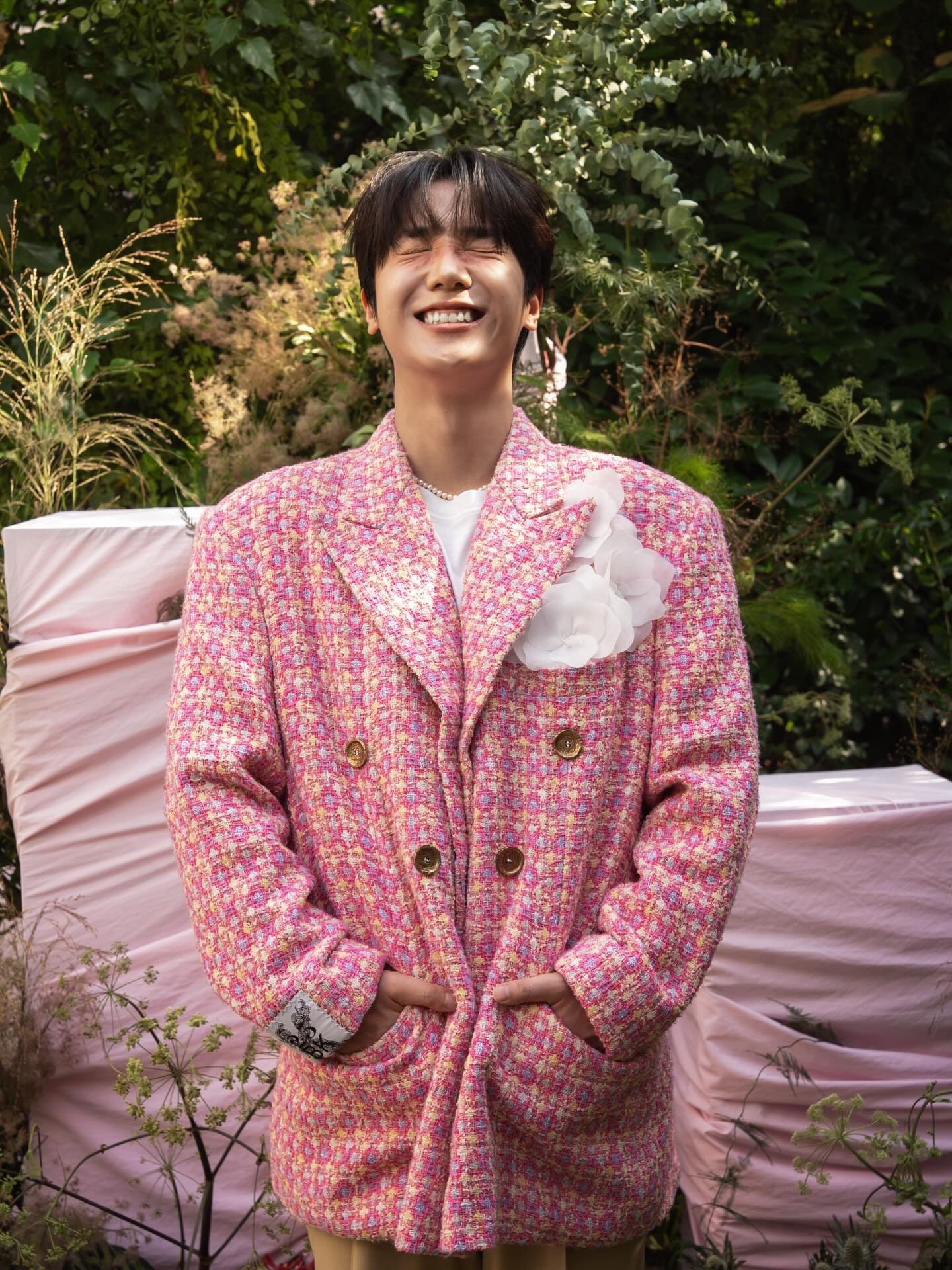 노란 수영복에 섹시한 몸매 어필하는 존예 처자