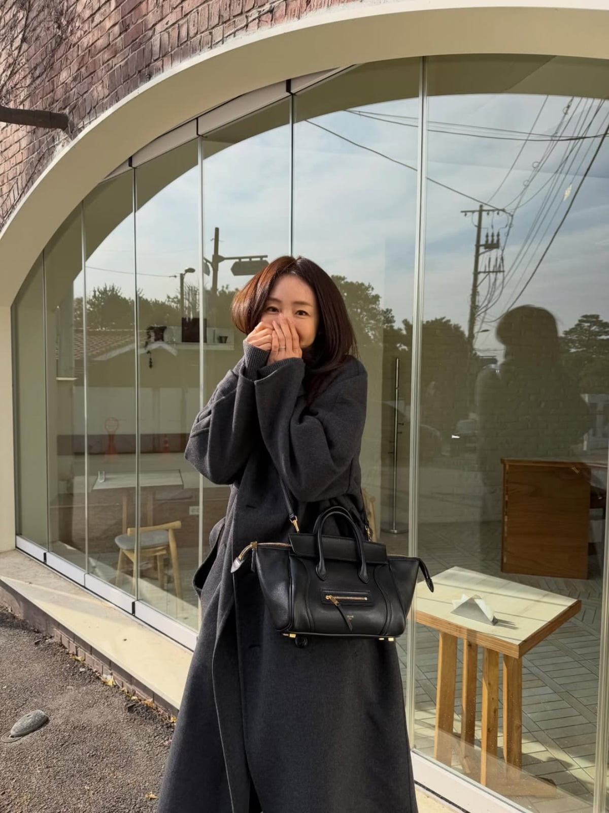 노란 수영복에 섹시한 몸매 어필하는 존예 처자