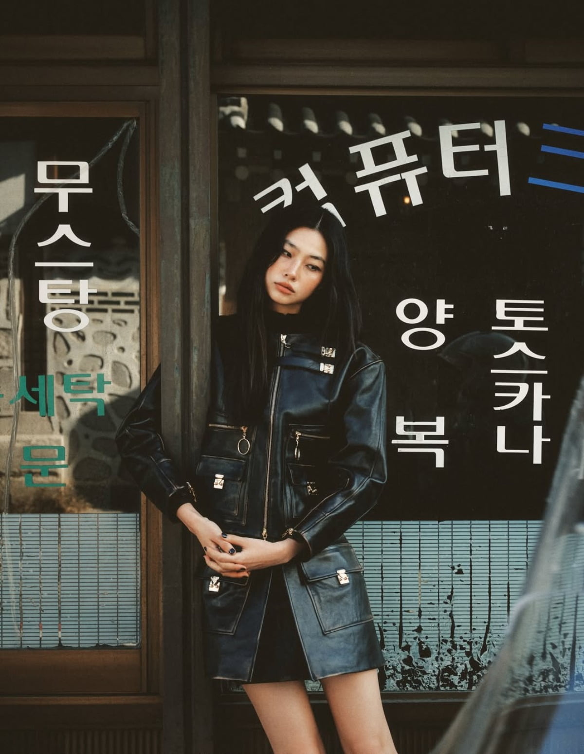 노란 수영복에 섹시한 몸매 어필하는 존예 처자