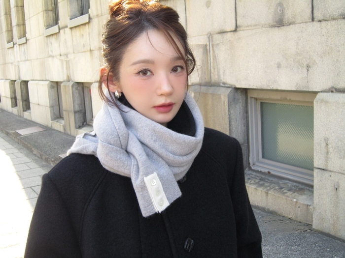 노란 수영복에 섹시한 몸매 어필하는 존예 처자