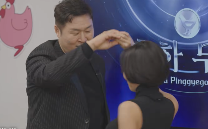 노란 수영복에 섹시한 몸매 어필하는 존예 처자