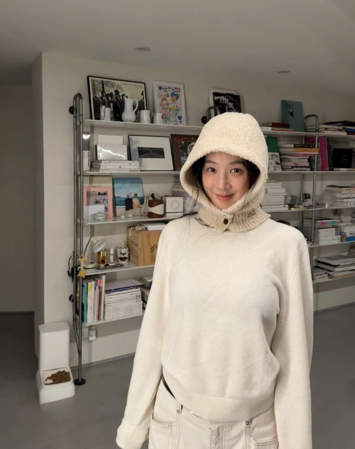 노란 수영복에 섹시한 몸매 어필하는 존예 처자