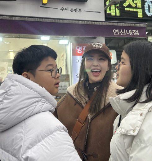 노란 수영복에 섹시한 몸매 어필하는 존예 처자