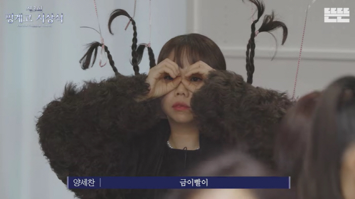 노란 수영복에 섹시한 몸매 어필하는 존예 처자