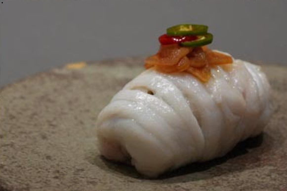 노란 수영복에 섹시한 몸매 어필하는 존예 처자