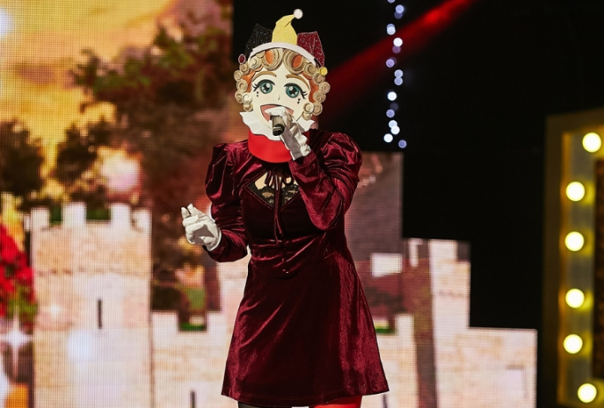 노란 수영복에 섹시한 몸매 어필하는 존예 처자