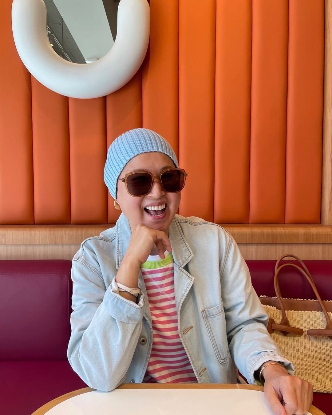 노란 수영복에 섹시한 몸매 어필하는 존예 처자