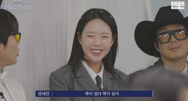 노란 수영복에 섹시한 몸매 어필하는 존예 처자