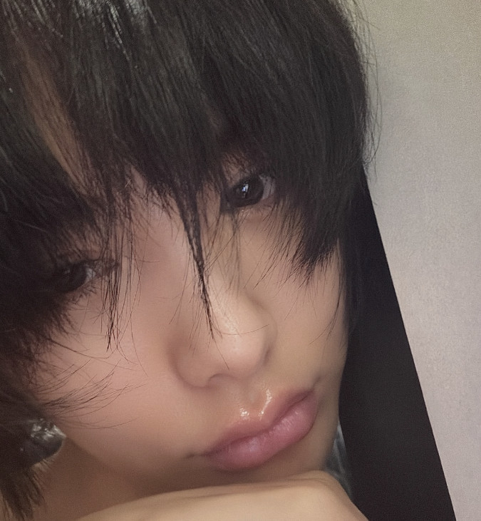 노란 수영복에 섹시한 몸매 어필하는 존예 처자