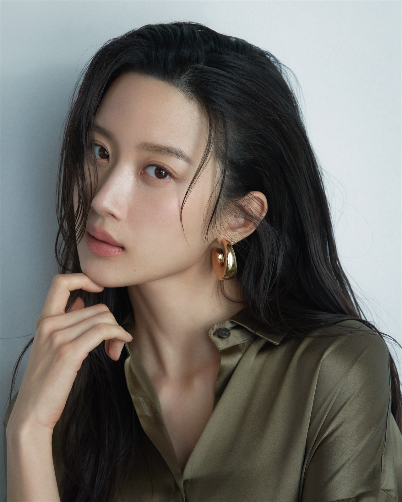 노란 수영복에 섹시한 몸매 어필하는 존예 처자