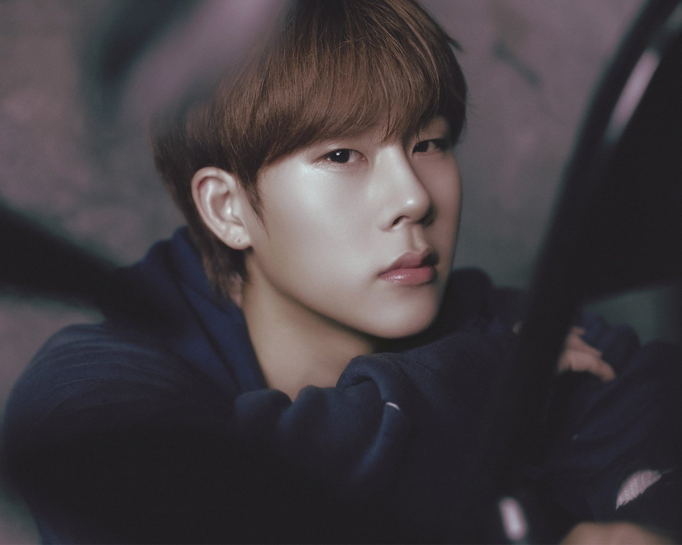 노란 수영복에 섹시한 몸매 어필하는 존예 처자