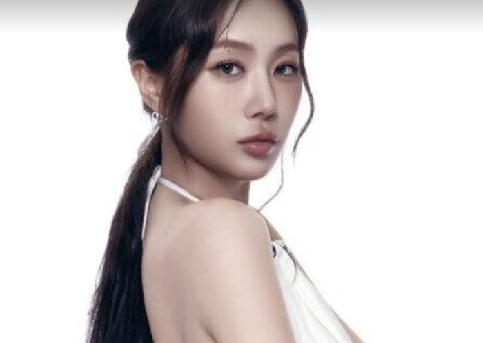 노란 수영복에 섹시한 몸매 어필하는 존예 처자