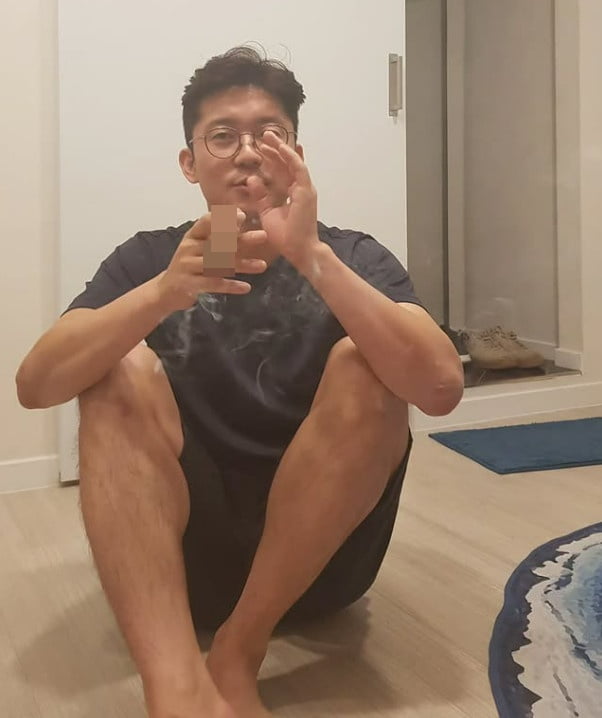 노란 수영복에 섹시한 몸매 어필하는 존예 처자