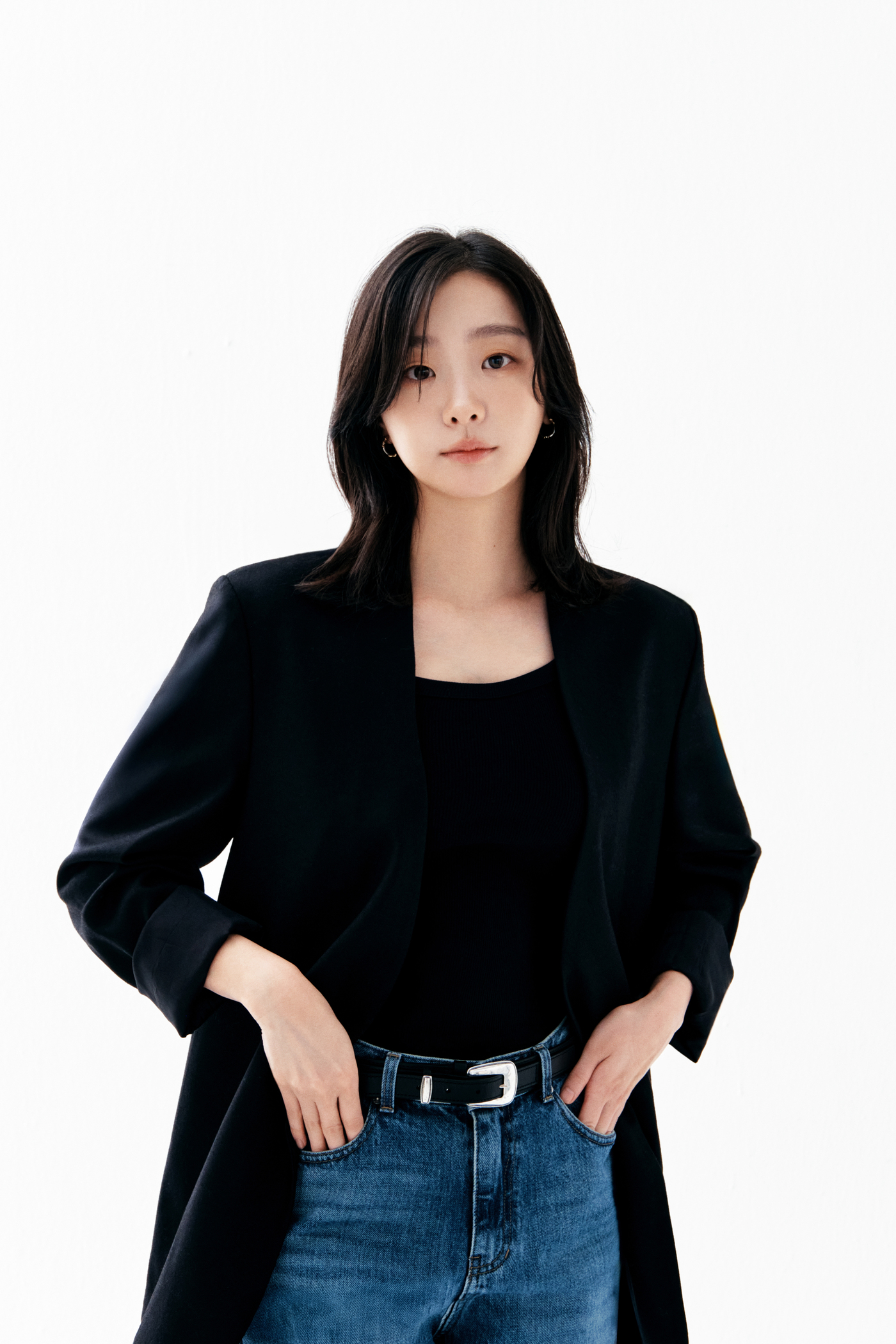 노란 수영복에 섹시한 몸매 어필하는 존예 처자