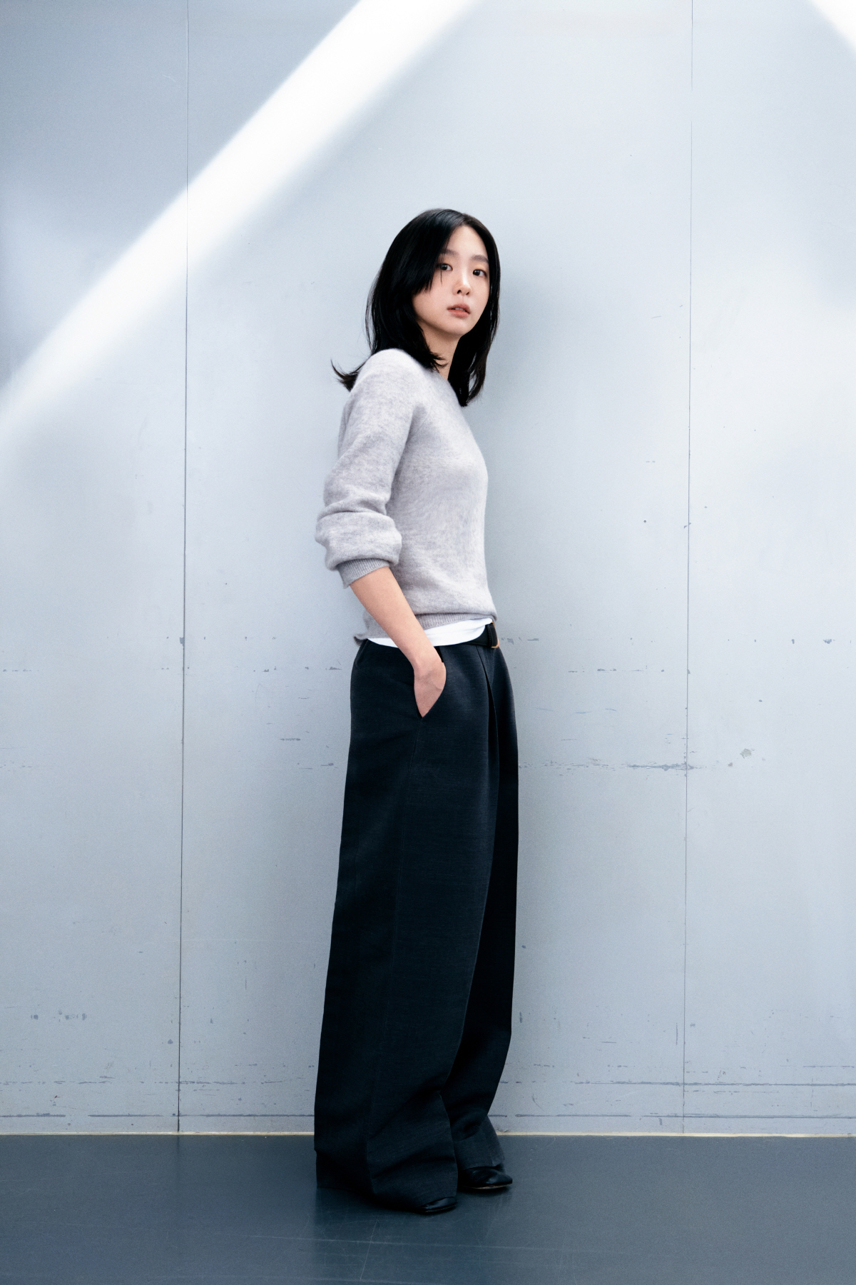 노란 수영복에 섹시한 몸매 어필하는 존예 처자