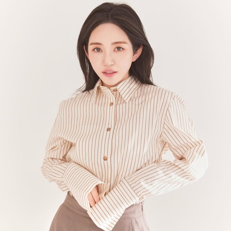 노란 수영복에 섹시한 몸매 어필하는 존예 처자