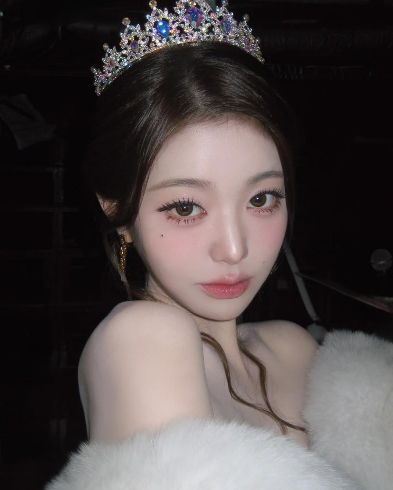 노란 수영복에 섹시한 몸매 어필하는 존예 처자