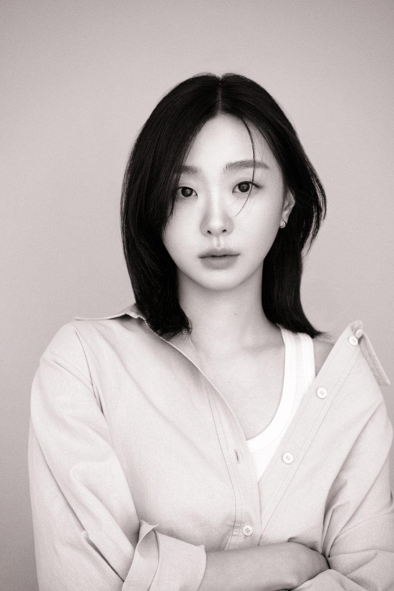 노란 수영복에 섹시한 몸매 어필하는 존예 처자