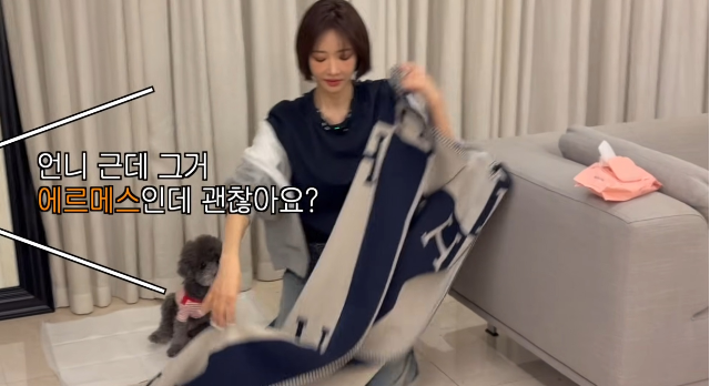 노란 수영복에 섹시한 몸매 어필하는 존예 처자