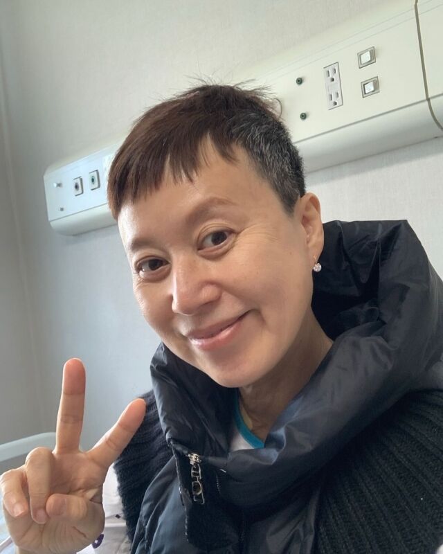 노란 수영복에 섹시한 몸매 어필하는 존예 처자