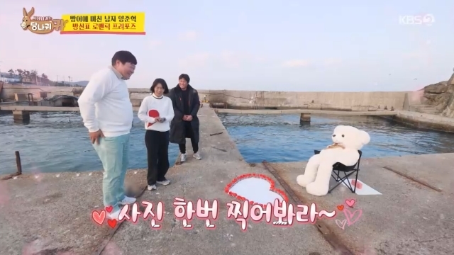 노란 수영복에 섹시한 몸매 어필하는 존예 처자