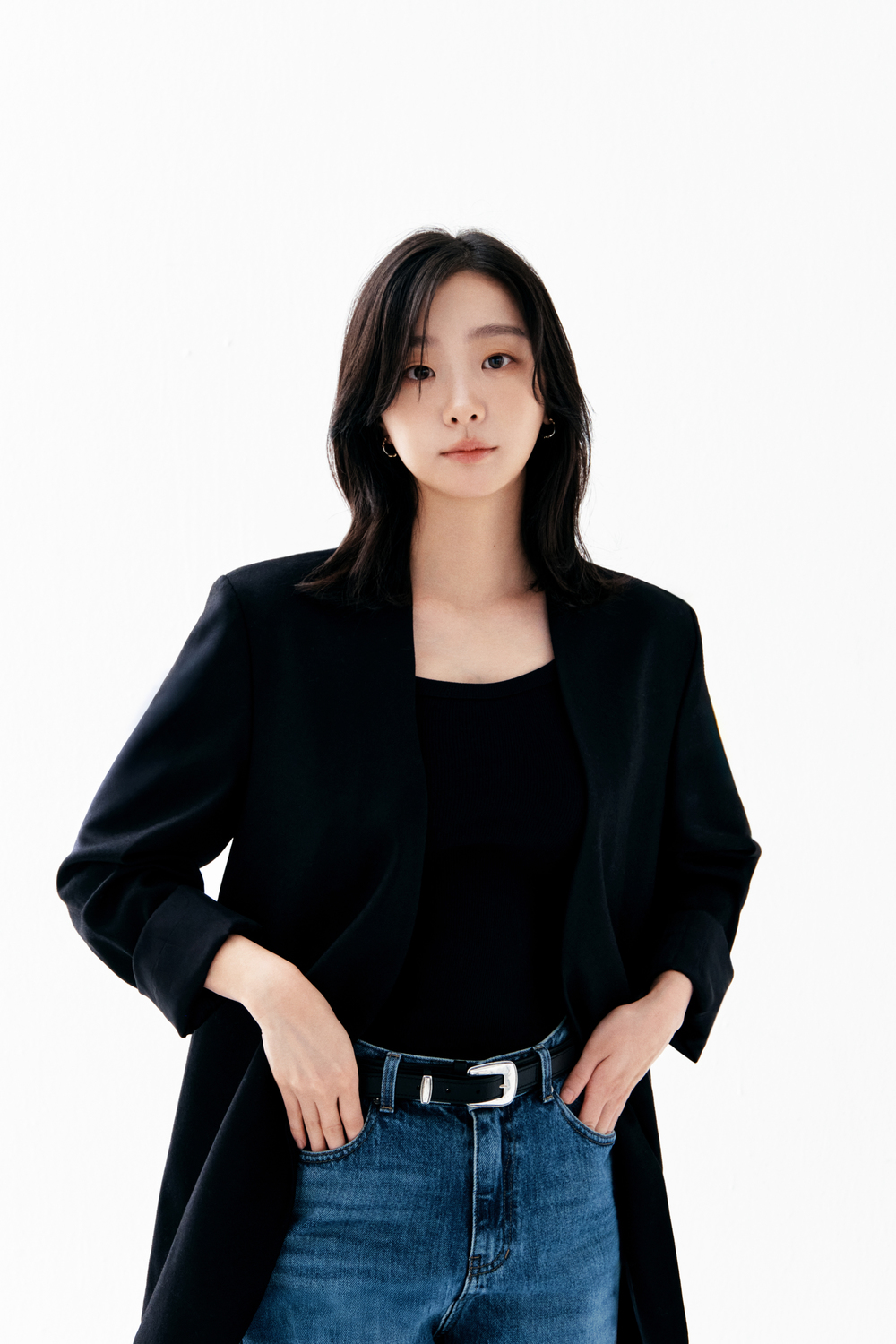 노란 수영복에 섹시한 몸매 어필하는 존예 처자