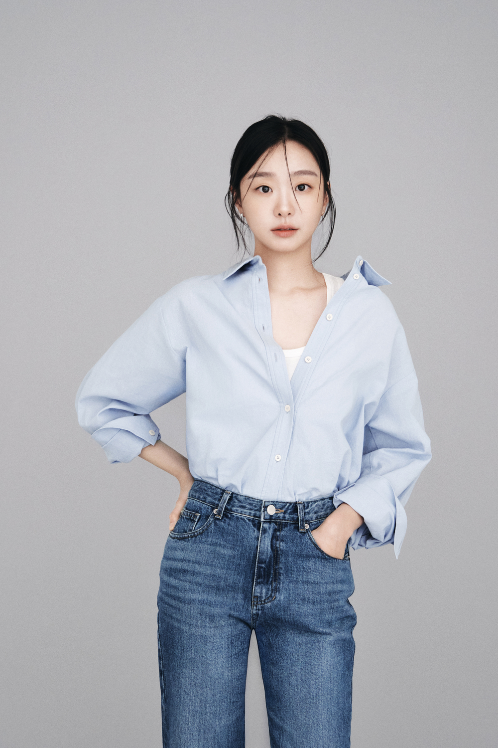 노란 수영복에 섹시한 몸매 어필하는 존예 처자