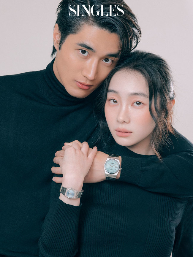 노란 수영복에 섹시한 몸매 어필하는 존예 처자