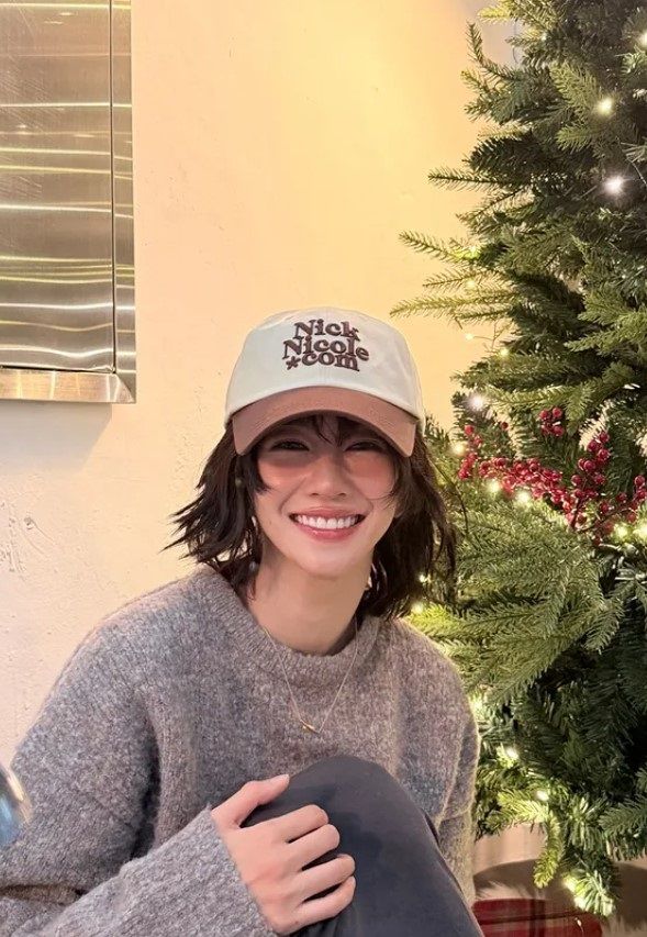 노란 수영복에 섹시한 몸매 어필하는 존예 처자