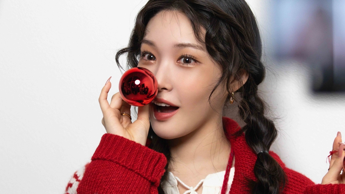 노란 수영복에 섹시한 몸매 어필하는 존예 처자