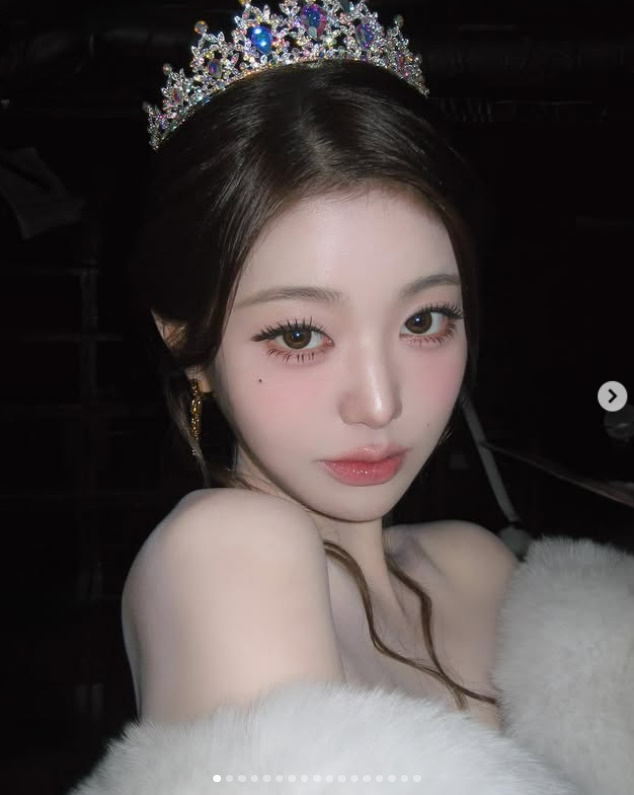 노란 수영복에 섹시한 몸매 어필하는 존예 처자