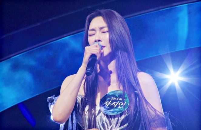 노란 수영복에 섹시한 몸매 어필하는 존예 처자