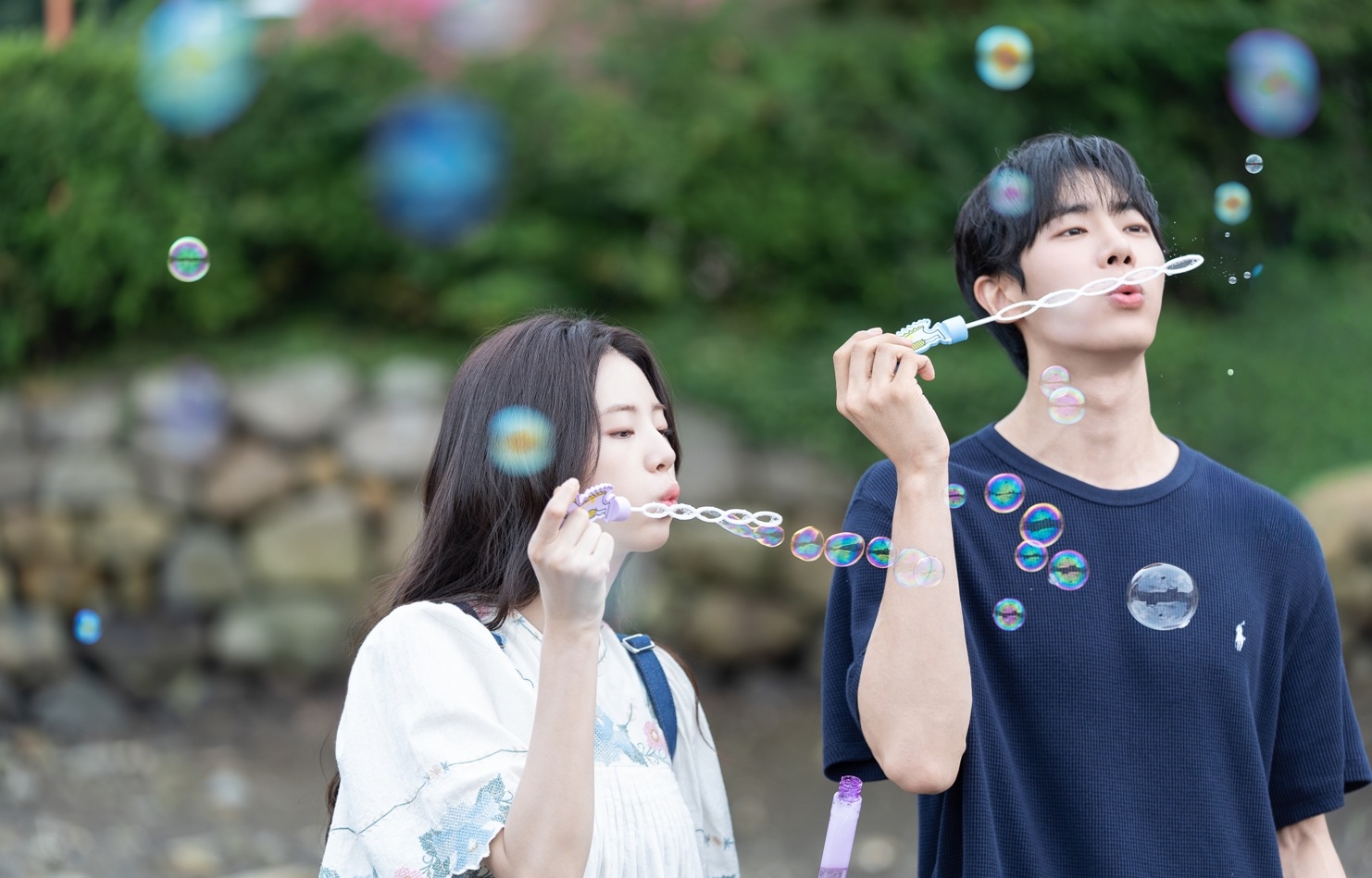 노란 수영복에 섹시한 몸매 어필하는 존예 처자