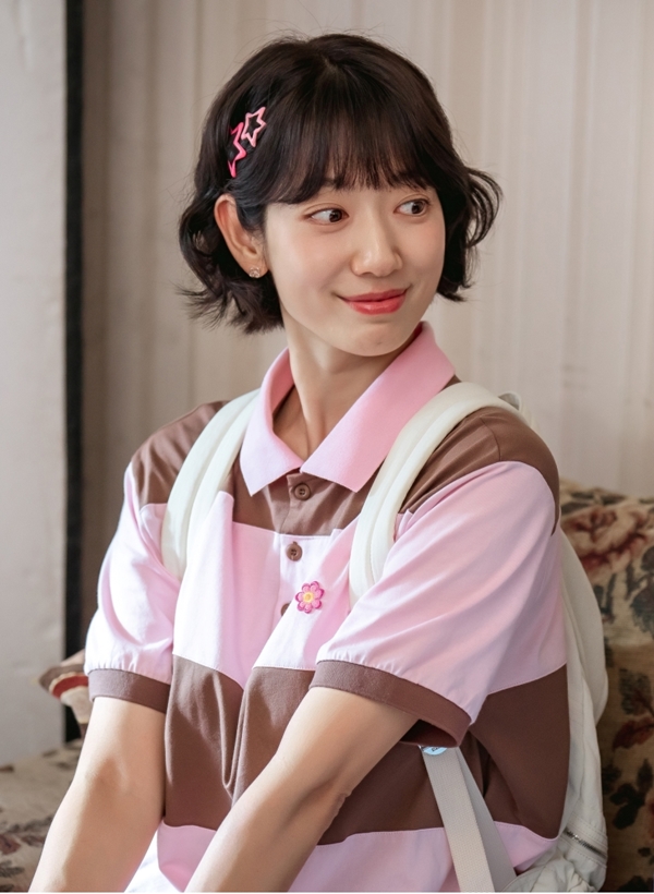 노란 수영복에 섹시한 몸매 어필하는 존예 처자