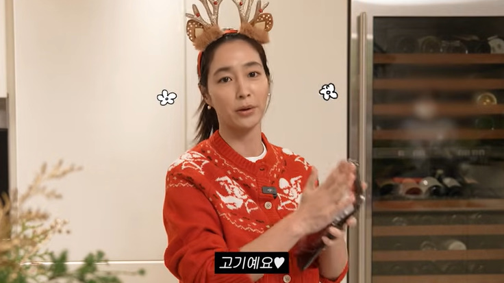 노란 수영복에 섹시한 몸매 어필하는 존예 처자