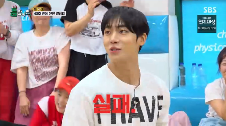 노란 수영복에 섹시한 몸매 어필하는 존예 처자