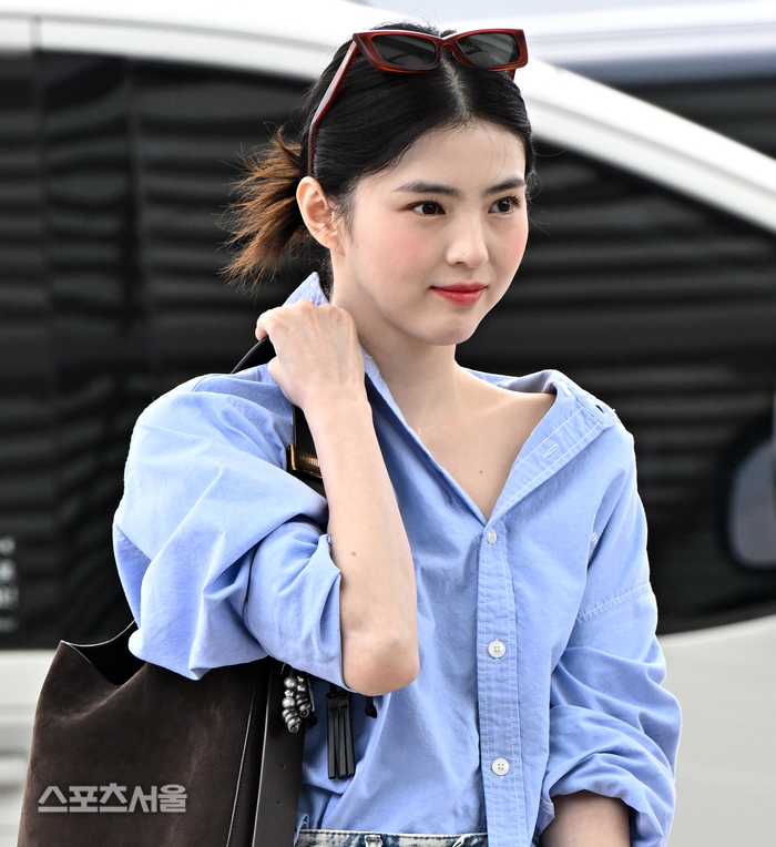 노란 수영복에 섹시한 몸매 어필하는 존예 처자