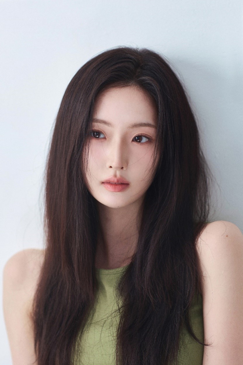 노란 수영복에 섹시한 몸매 어필하는 존예 처자