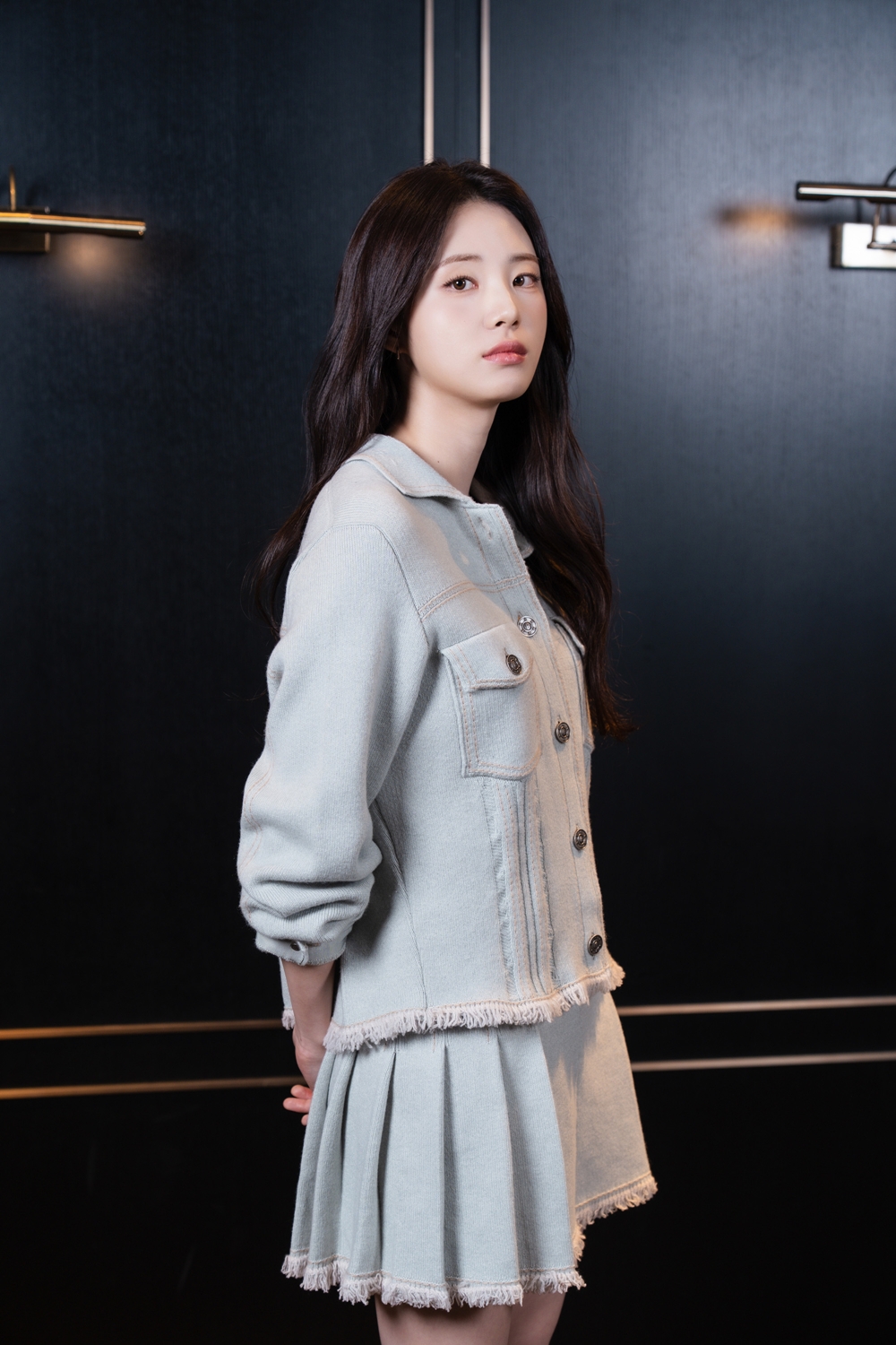 노란 수영복에 섹시한 몸매 어필하는 존예 처자